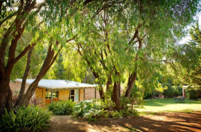 Отель Peppermint Brook Cottages  Маргарет Ривер